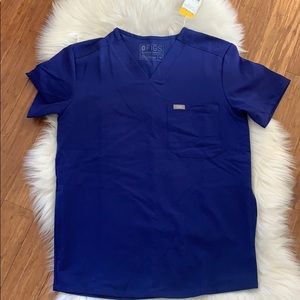 Figs Chisec three pocket top